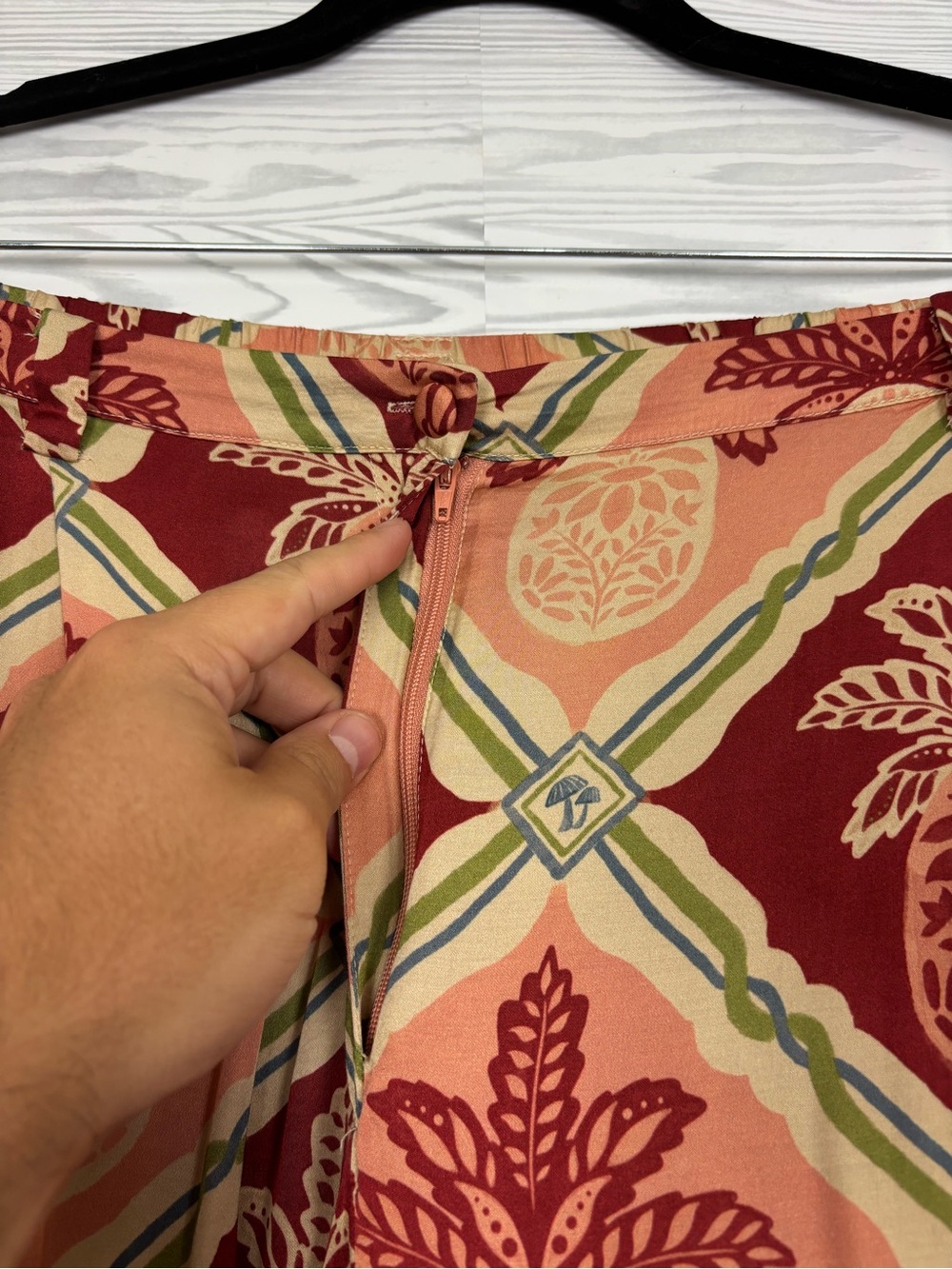 FARM Rio for Anthropologie pineapple satin wide leg palazzo pants size large - Picture 10 of 16